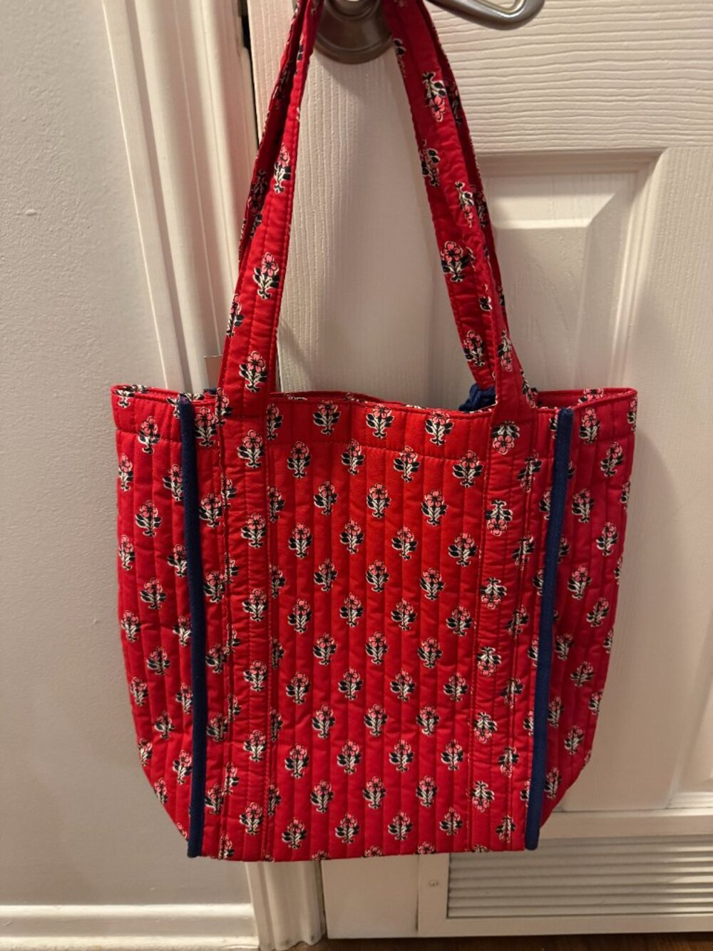 Universal Thread Tote - Picture 3 of 5